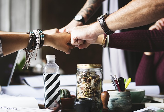 Sådan styrker du holdånden: 5 sjove teambuilding-aktiviteter